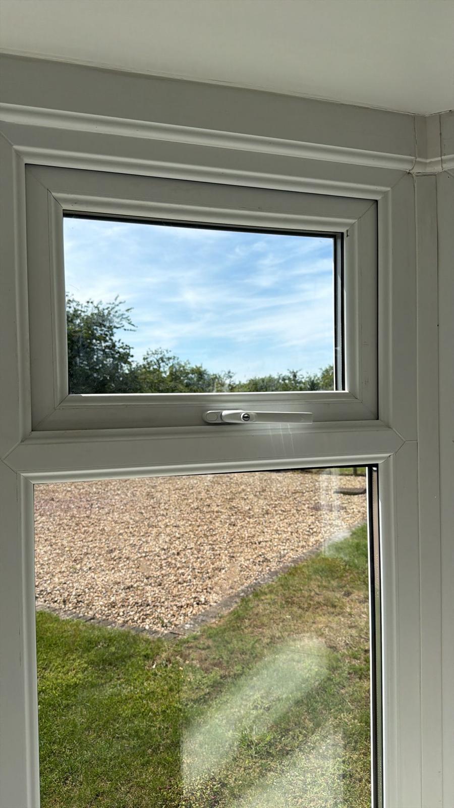 uPVC window handle and locking mechanism